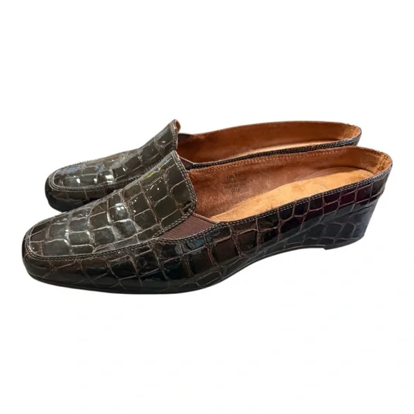 J. Renee brand mules, slip-on design, low wedge heel dark, crocodile-embossed - Picture 4 of 9